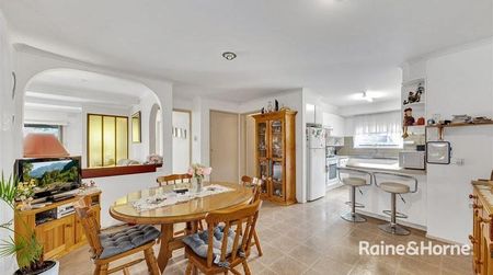 7 Farrer Close, Cranbourne, VIC 3977 - Photo 5