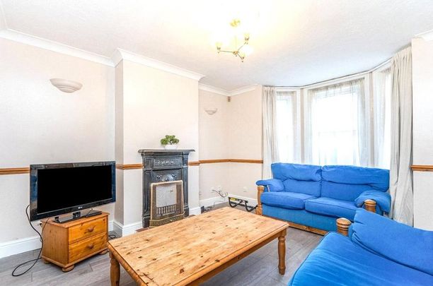 5 bedroom detached house to rent - Photo 1