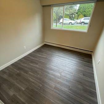 TWO BEDROOM AND BATHROOM MAIN LEVEL UNIT @ PARKWOOD GARDENS - Photo 3