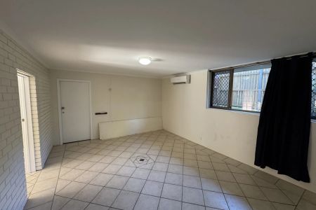 LARGE FAMILY HOME READY FOR RENT! - Photo 5