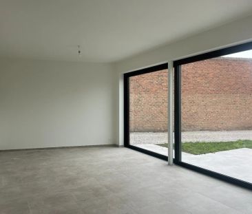 Hedendaags gelijkvloers appartement met 2 slaapkamers en privatieve... - Photo 2