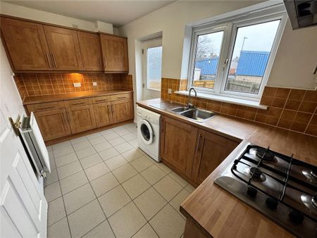 2 bedroom semi-detached house to rent - Photo 4