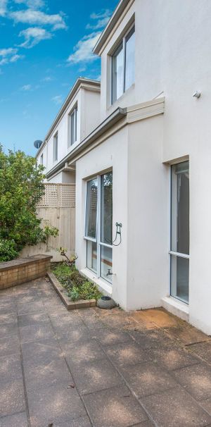 Large Family Home - Photo 1