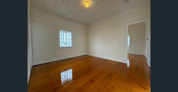 FOR RENT - ART DECO 3 BEDROOM IN CENTRAL WEST END LOCATION - Photo 1