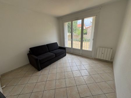 Location Appartement 2 pièces 27m² MONTMORILLON 86500 - Photo 2