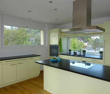 Exkl. 2.5-Zi.-Attika-WHG, Panorama-Terrasse & Dreh-Cheminée in Laufen - Foto 2