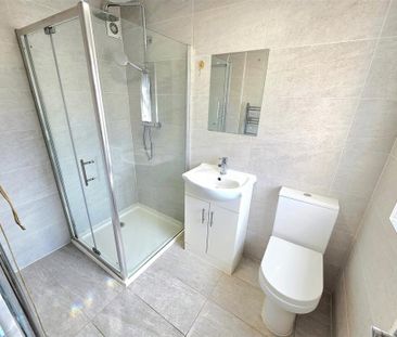 3 bedroom end of terrace house to rent - Photo 2