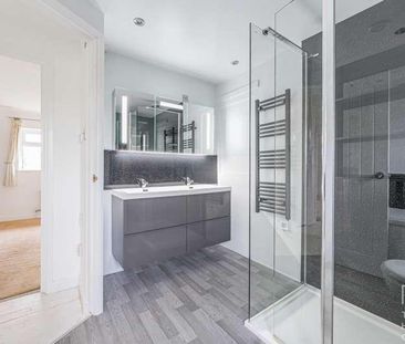 Applegarth Avenue, Guildford, GU2 - Photo 2