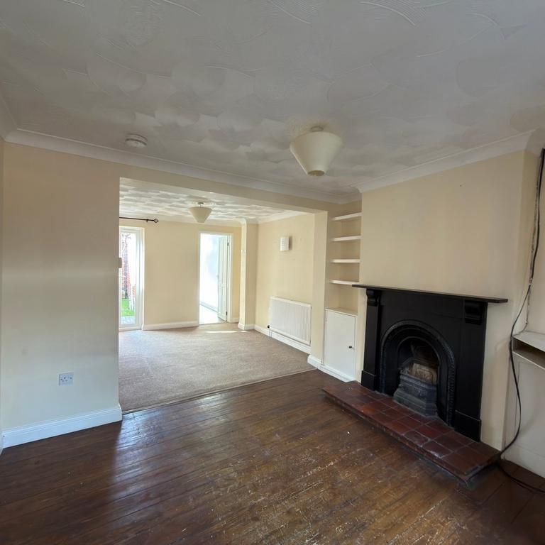 2 bedroom end of terrace house to rent - Photo 1