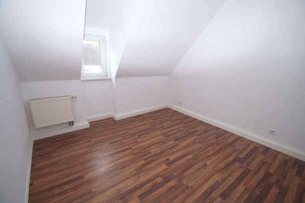2-Zimmer-Wohnung im Dachgeschoß mit separater Küche und Dusche, renoviert, ab sofort - Photo 1