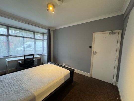 Room in a Shared House, Langhorn Road, SO16 - Photo 1