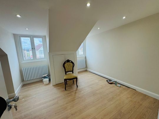 3 Bed Flat, Broomhill Road, IG3 - Photo 1