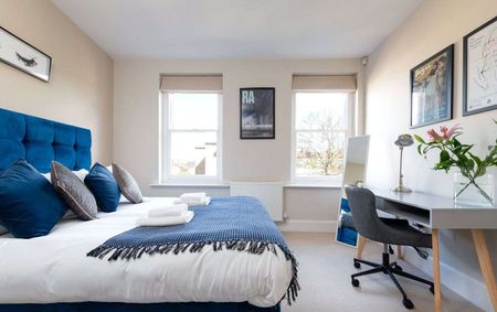 A superb first floor two bedroom apartment in a prime central location over looking Parkers Piece. - Photo 3