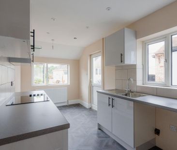 3 bedroom semi-detached house to rent - Photo 6