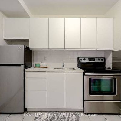 WYCHWOOD SPACIOUS 1 BED CONDO WITH PARKING INCLD - Photo 3