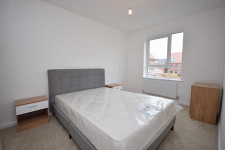 4 bedroom semi-detached house to rent - Photo 3