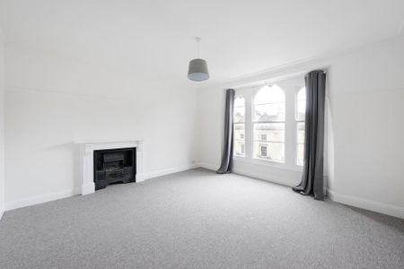 4 bedroom flat to rent - Photo 2