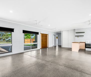 BEAUTIFUL FAMILY HOME WITH MODERN COMFORTS - Photo 4