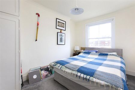 3 bedroom flat in Stockwell - Photo 4