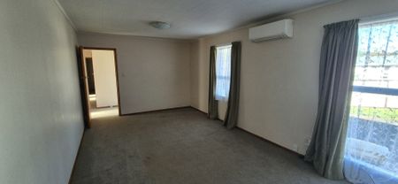 Comfortable 4 Bedroom Family Home - Photo 2