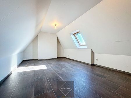 Leuke villa met 4 slpks, garage, ZUIdger. tuin en een prachtig UITZICHT! - Photo 2