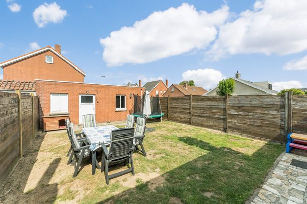 Instapklare HOB met 3 slaapkamers en garage te Oostrozebeke! - Photo 1