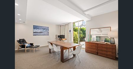 Spacious Townhouse in Sought-After Balgowlah Locale - Photo 4