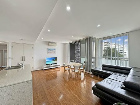 Spacious & Modern 2 Bedroom Apartment - Photo 2