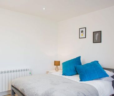 6 bedroom semi-detached house to rent - Photo 1