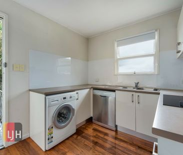 AIR CONDITIONED TWO BEDROOM UNIT WITH AIR COURTYARD! - Photo 6