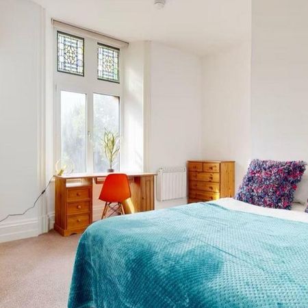 3 bedroom flat to rent - Photo 3