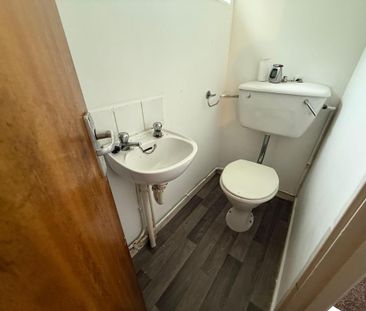 3 bedroom semi-detached house to rent - Photo 5