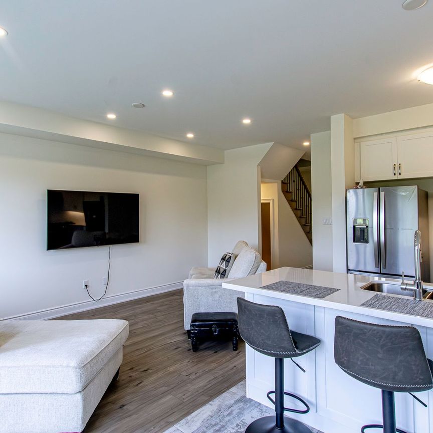 For Lease - 18 Little River Crossing, Wasaga Beach, Ontario - Photo 1