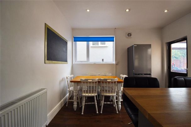 6 bedroom semi-detached house to rent - Photo 1