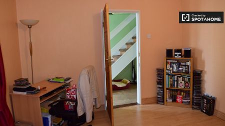 Furnished room in 3-bedroom house in Tallagh, Dublin - Photo 5