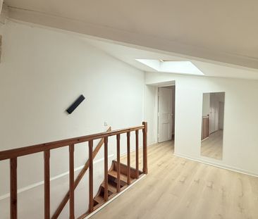 Bordeaux quai des Chartrons. T2bis au pied du tram. - Photo 1