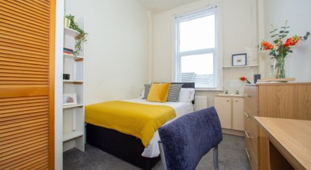 22 Manor Terrace, Headingley, Leeds, LS6 1BU - Photo 3