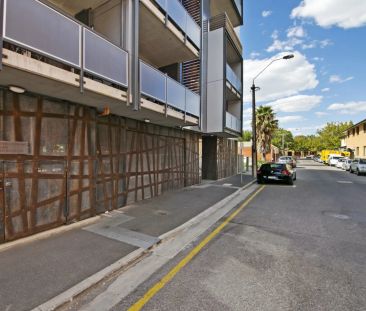 Modern Apartment in Prime CBD location - Photo 2