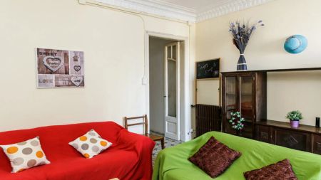 Room in a shared 10-bedroom apartment for rent in El Fort Pienc, all bills included, suitable for professionals and students. - Foto 5