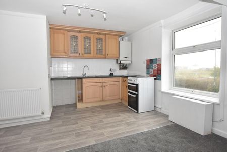 2 bedroom Flat To Let - Photo 5