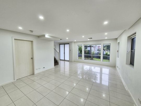 112 Highview Avenue, GREENACRE NSW - Photo 1