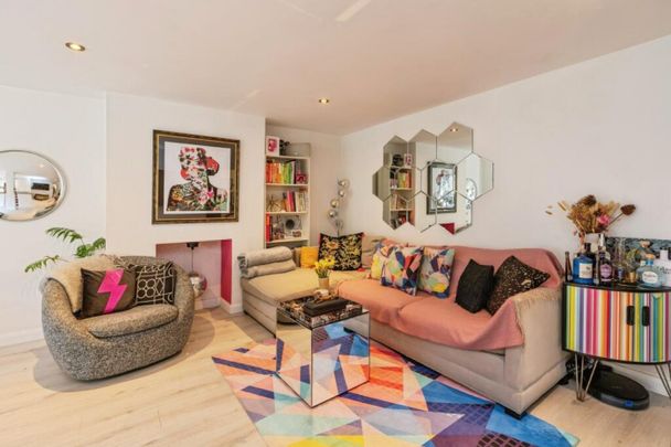 3 Bedroom Apartment - Conversion To Let - Photo 1