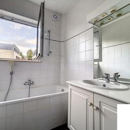 Appartement te huur - Photo 1