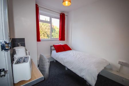 1 bedroom in a house share to rent - Photo 3