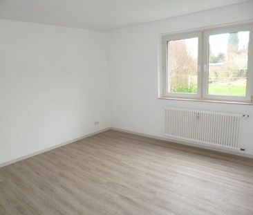 Attraktive Erdgeschoss-Wohnung – komplett modernisiert - Foto 2