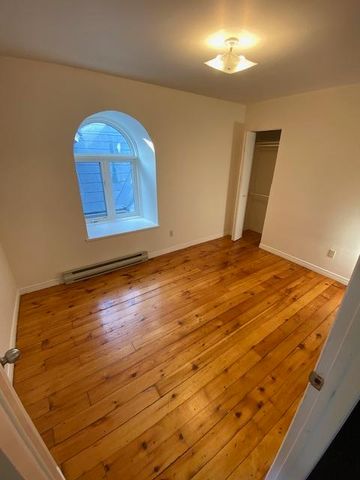 93 Lower Union St - Unit 3, 4 bed, 1.5 bath - Photo 4