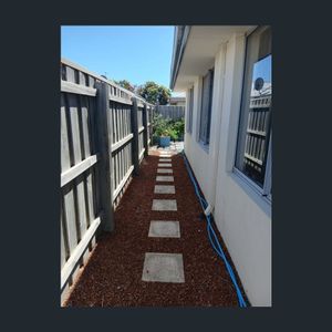 Comfortable 4-Bedroom Home Close to Schools, Shops & Beach - Photo 3