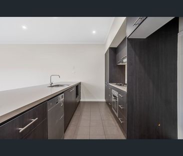 33 Warleigh Road, Footscray, Vic 3011 - Photo 2