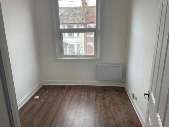 3 bedroom flat to rent - Photo 1