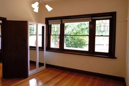 Classically Restored Country Family Home - Photo 2